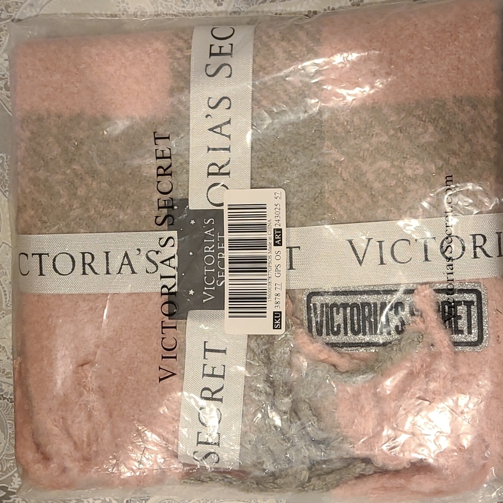 NWT Victoria's Secret Blush Check Scarf - Picture 3 of 4